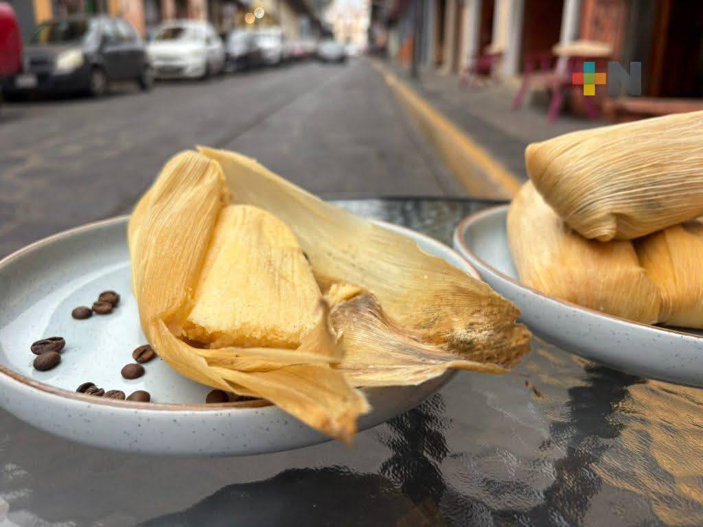 ¡A romper la dieta (y el récord)! Xico va por el Tamal Canario más grande de su historia.