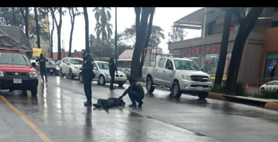 ¡TRAGEDIA EN XALAPA! Operativo contra tragamonedas termina en muerte: Policía no sobrevive a caída fatal