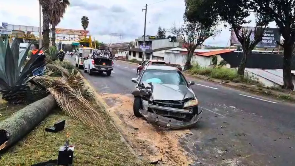 Fuerte choque en el bulevar Xalapa–Banderilla deja dos mujeres lesionadas; así ocurrió